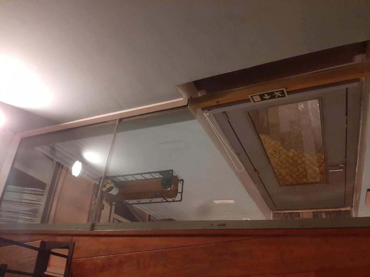 リスボンUnique Stylish House In Beautiful Gracaアパートメント エクステリア 写真